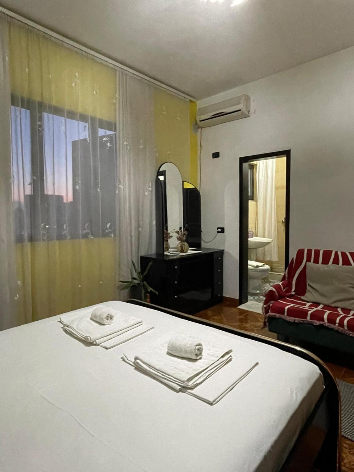 Cozy Big Apartment With Balcony Tirana Kültér fotó